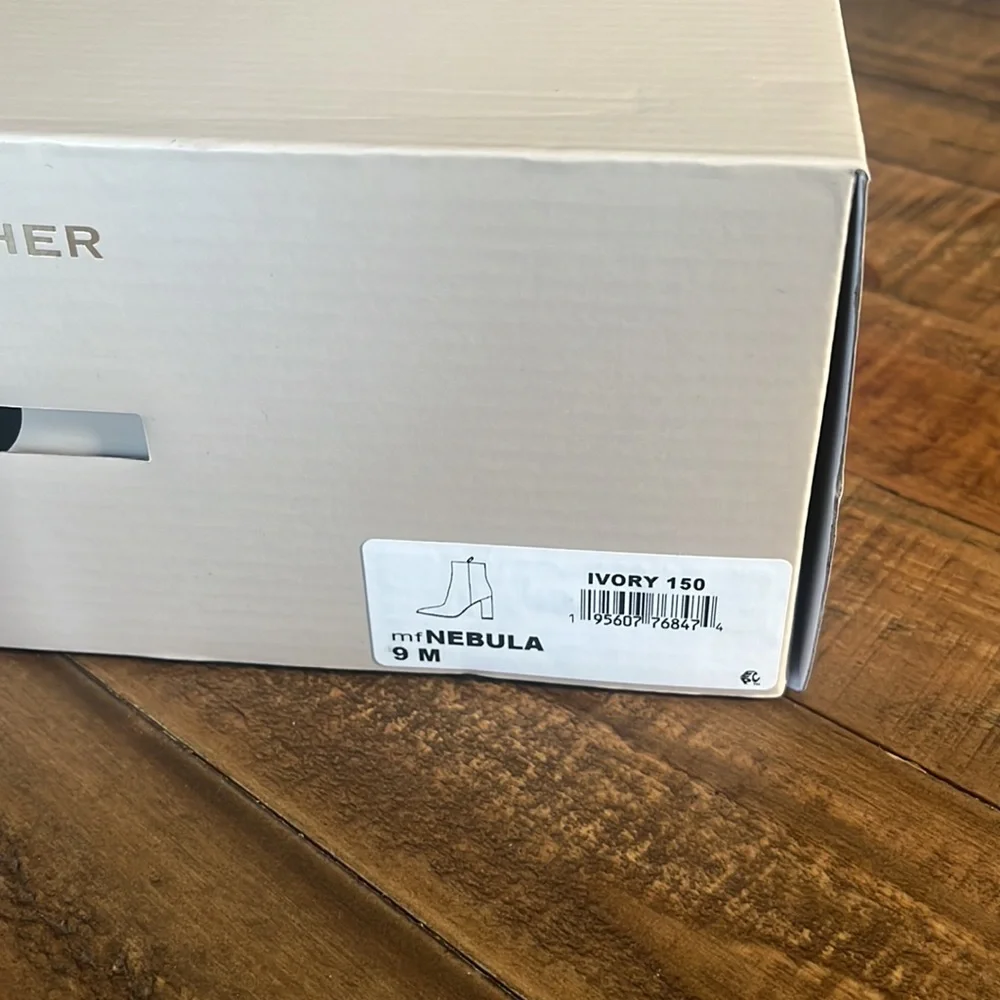 Marc Fisher Nebula Square Toe Bootie Size 9 - Picture 9 of 9